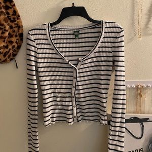 green and white long sleeve top🤍🤍